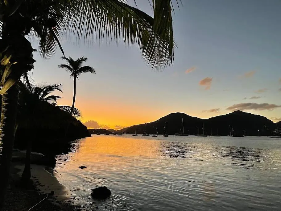 Daire Stunning Waterfront Suite, Antigua English Harbour